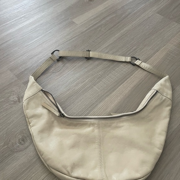 Free people Idle Leather Slouchy Sling Bag - Picture 4 of 7